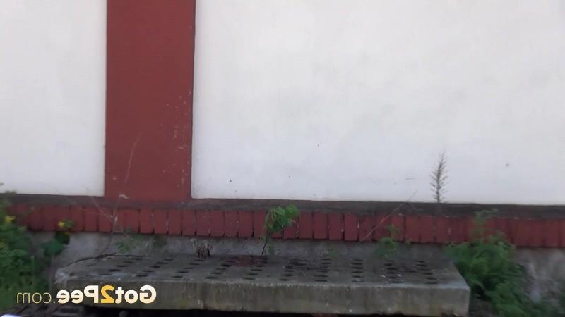 15P Shy girl pees outside on concrete steps