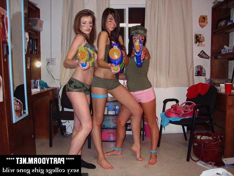 15P Really hot college lesbians have fun in dorm room