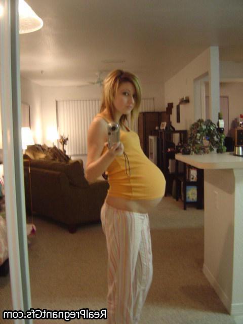16P Amateur preggo girlfriends