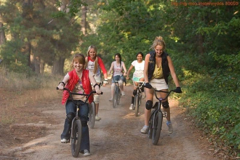 17P Amateur girl riding a bike naked