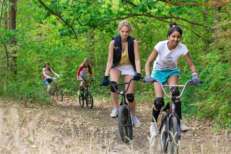 17P Amateur girl riding a bike naked
