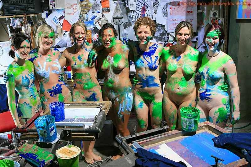 15P Screenprint girls fool around in the shower