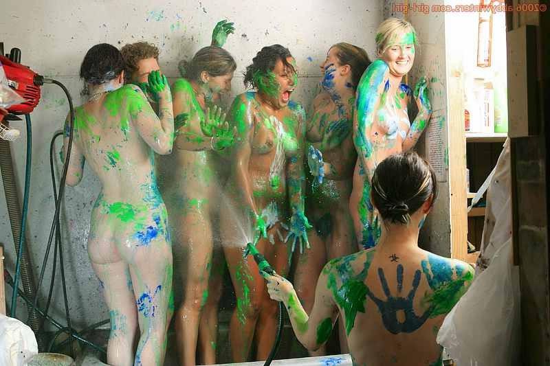 15P Screenprint girls fool around in the shower