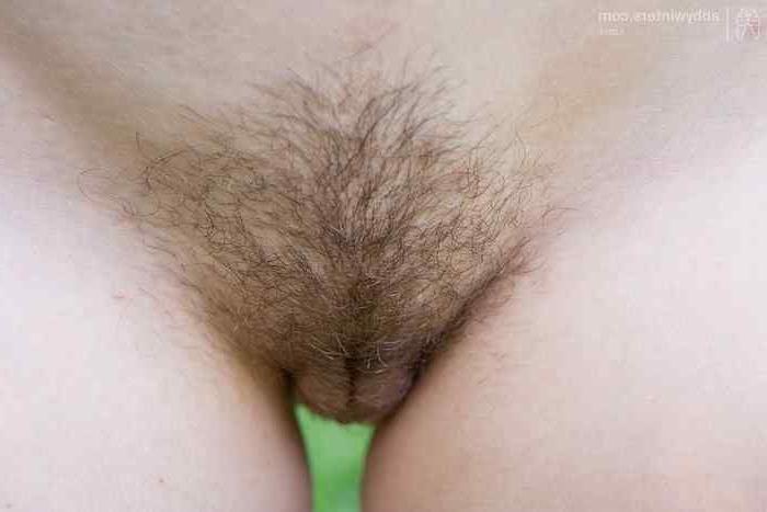 15P Yara naked and spreading her legs in the forest