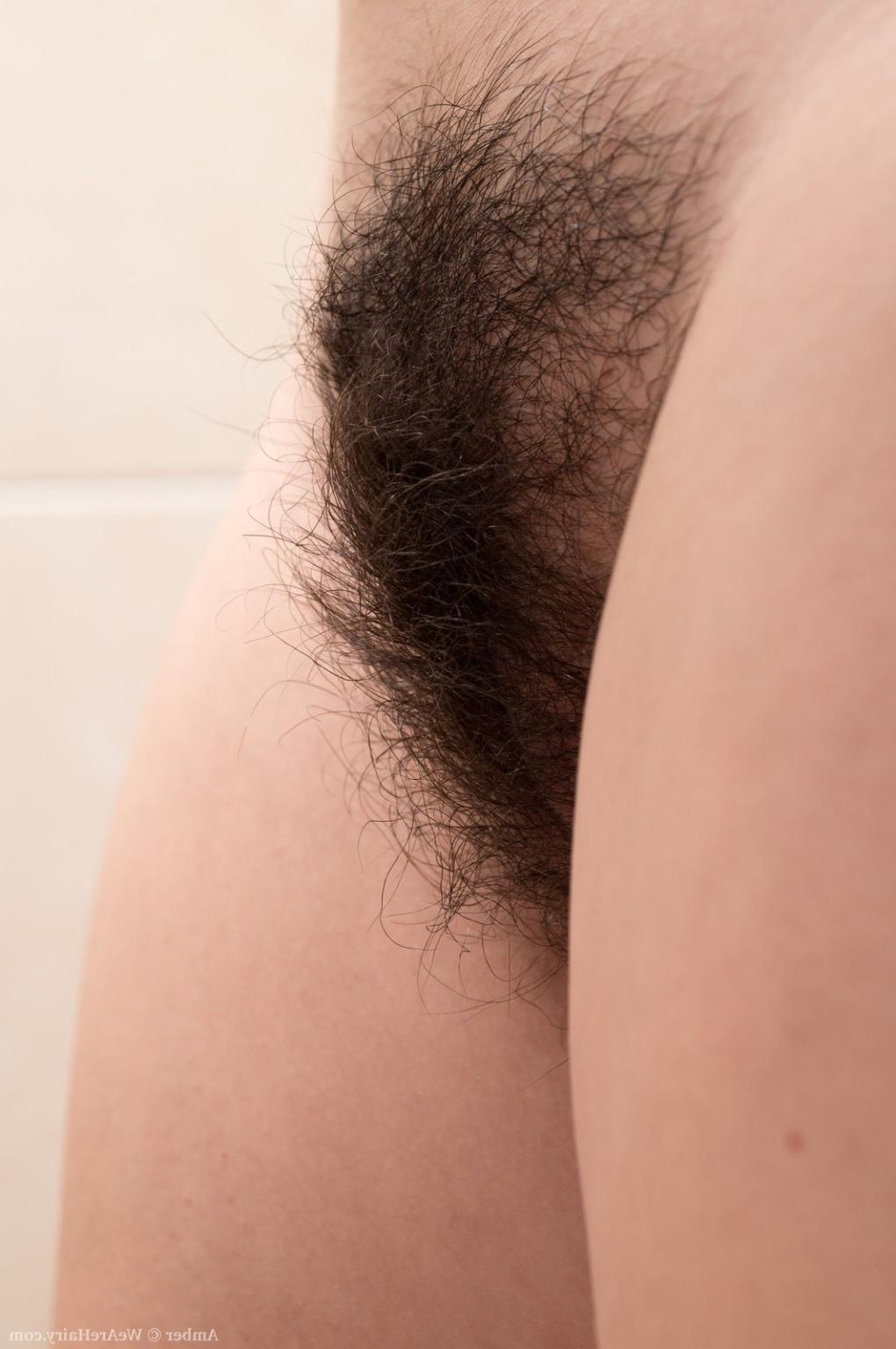 16P Amber strips naked on her toilet to unwind 