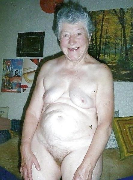 15P Granny with saggy tits