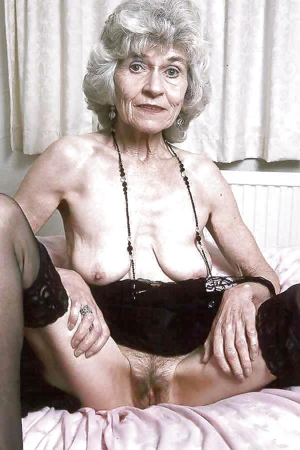 15P Granny with saggy tits