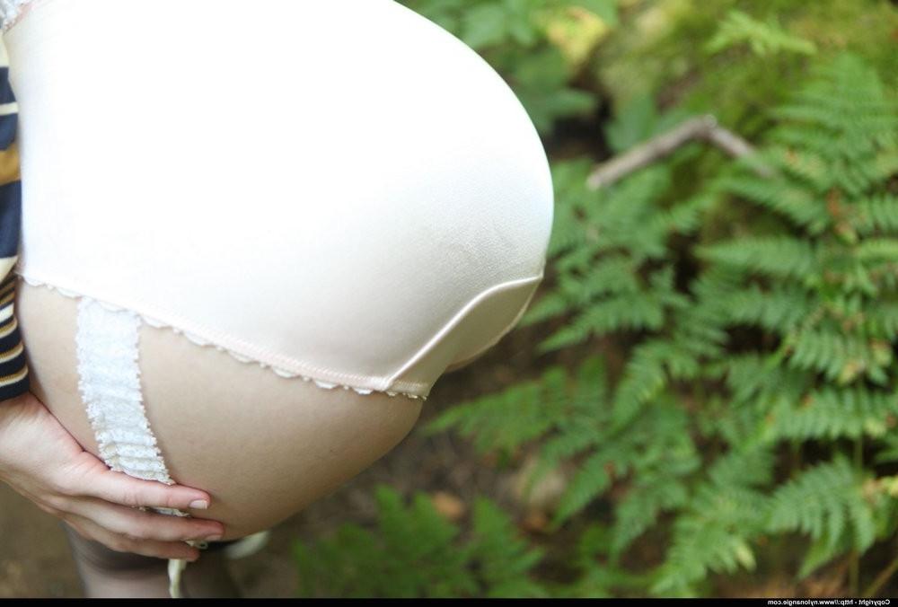 12P Dirty Angie is taking a pee outdoors in her stockings