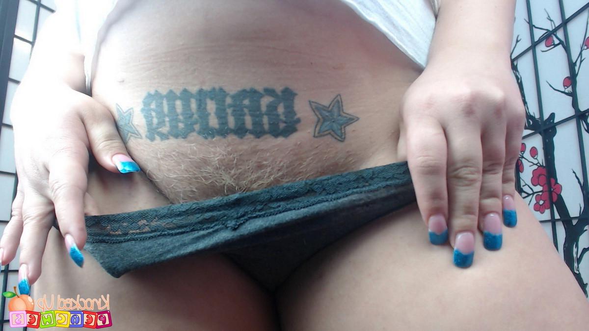 12P Horny slutty pornstar Georgia Peach shows off her big swollen belly as she strip