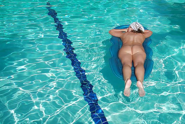 25P The Housewife Nudist 3