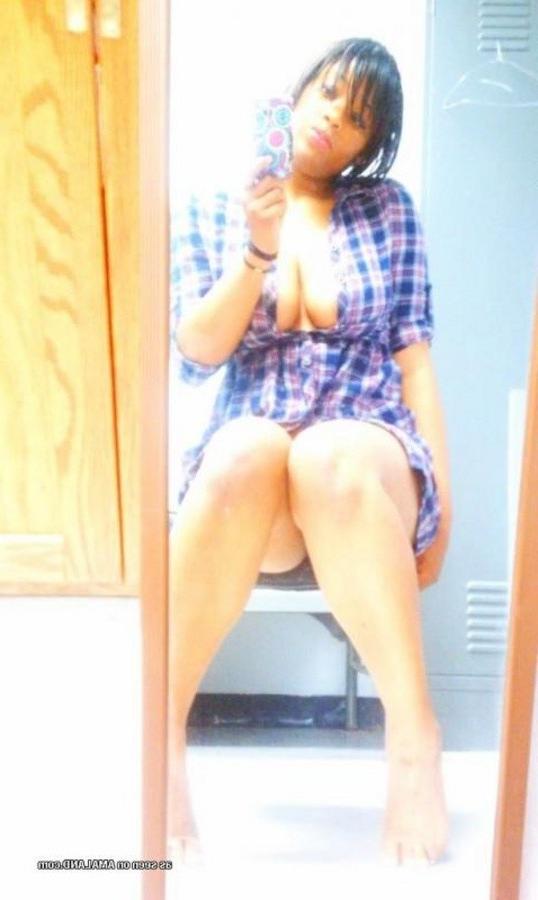 11P Big-tittied ebony babe showing her pussy on cam