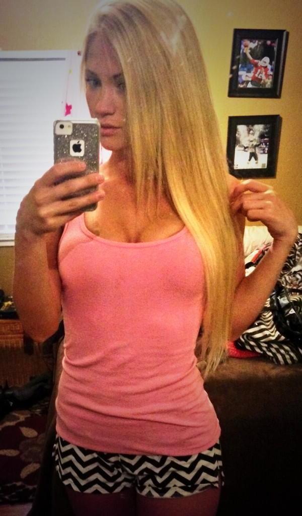 16P Busty blonde cleavage selfies