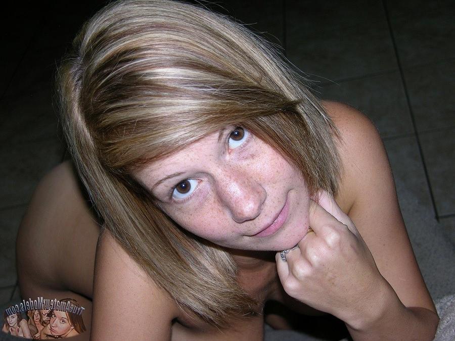 14P Hot freckled face blonde babe models and spreads nude