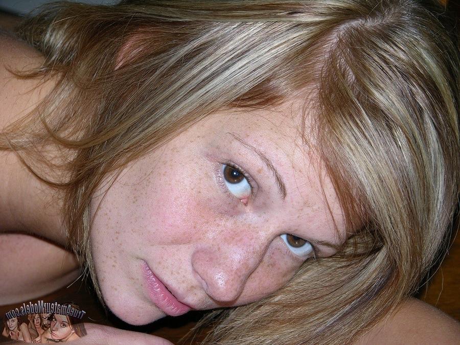 14P Hot freckled face blonde babe models and spreads nude