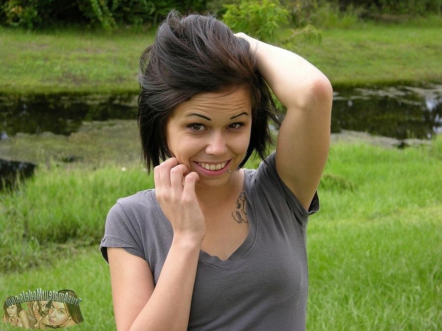 14P Hot amateur girl bailey modeling nude
