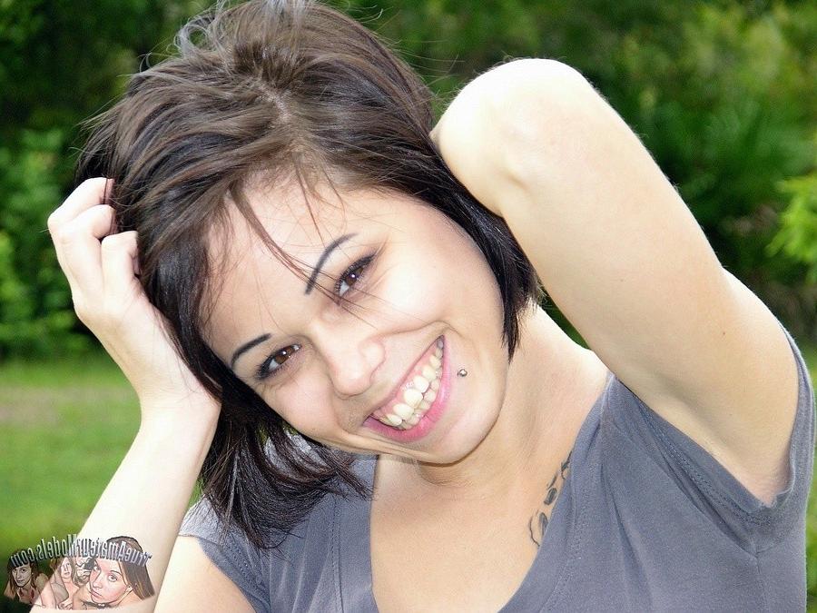 14P Hot amateur girl bailey modeling nude