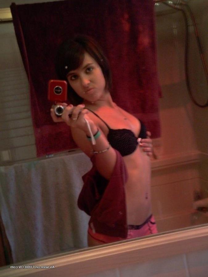 9P Gallery of a sexy petite girlfriend selfshooting at home