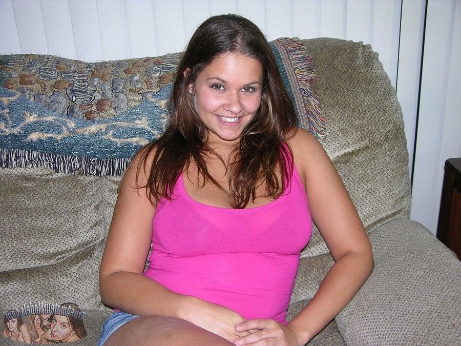 14P Cute amateur latina babe modeling nude