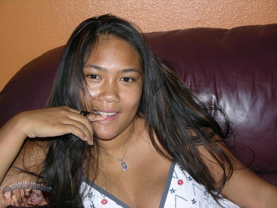 14P Amateur thai girl getting into nude poses and positions
