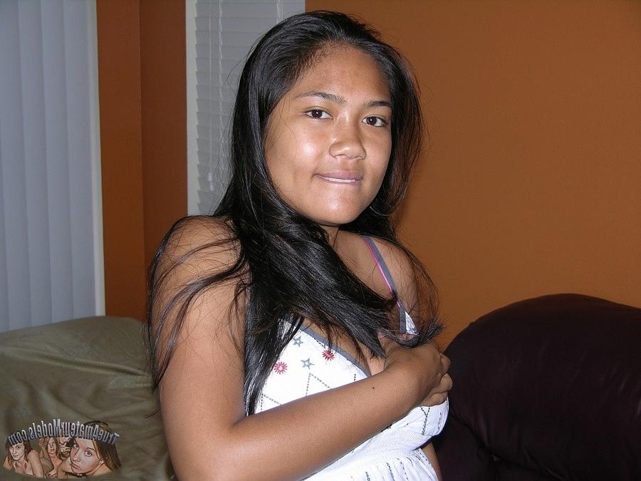 14P Amateur thai girl getting into nude poses and positions