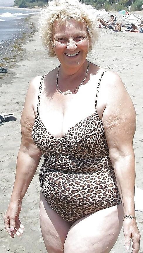 17P Old Granny Sluts
