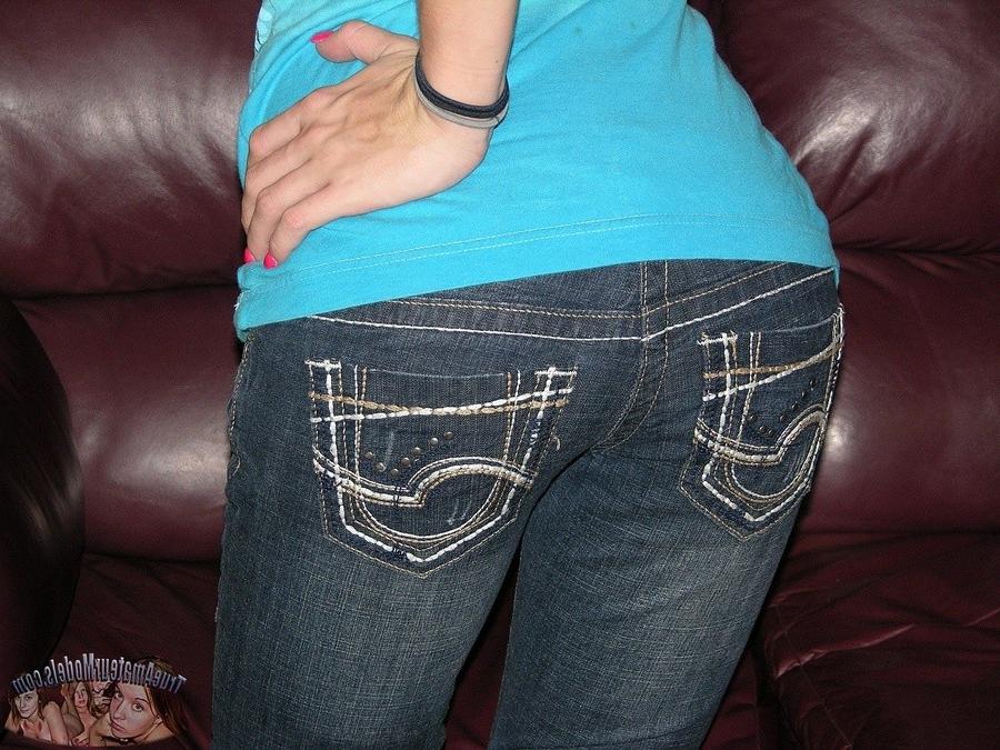 14P Blonde amateur teen stripping and spreading nude