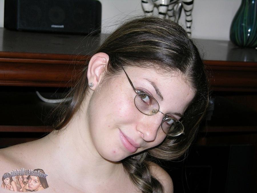 14P Amateur teenage nerd spreading shaved pussy