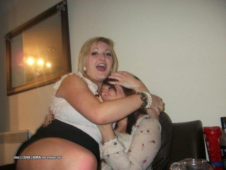 10P Selection of kinky amateur BBWs posing for the cam