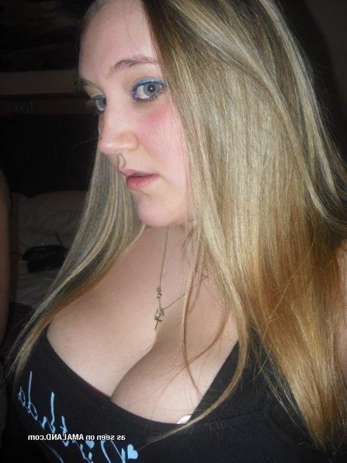 10P Selection of kinky amateur BBWs posing for the cam