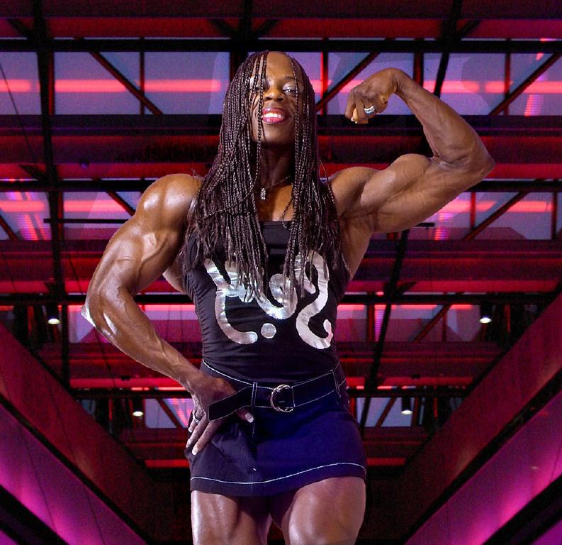 16P Muscle Black Women