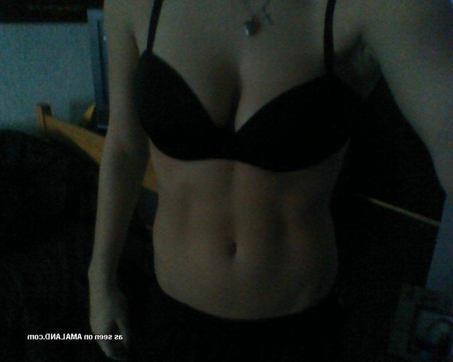 12P Amateur athletic naughty wild GF selfshoots in the nude