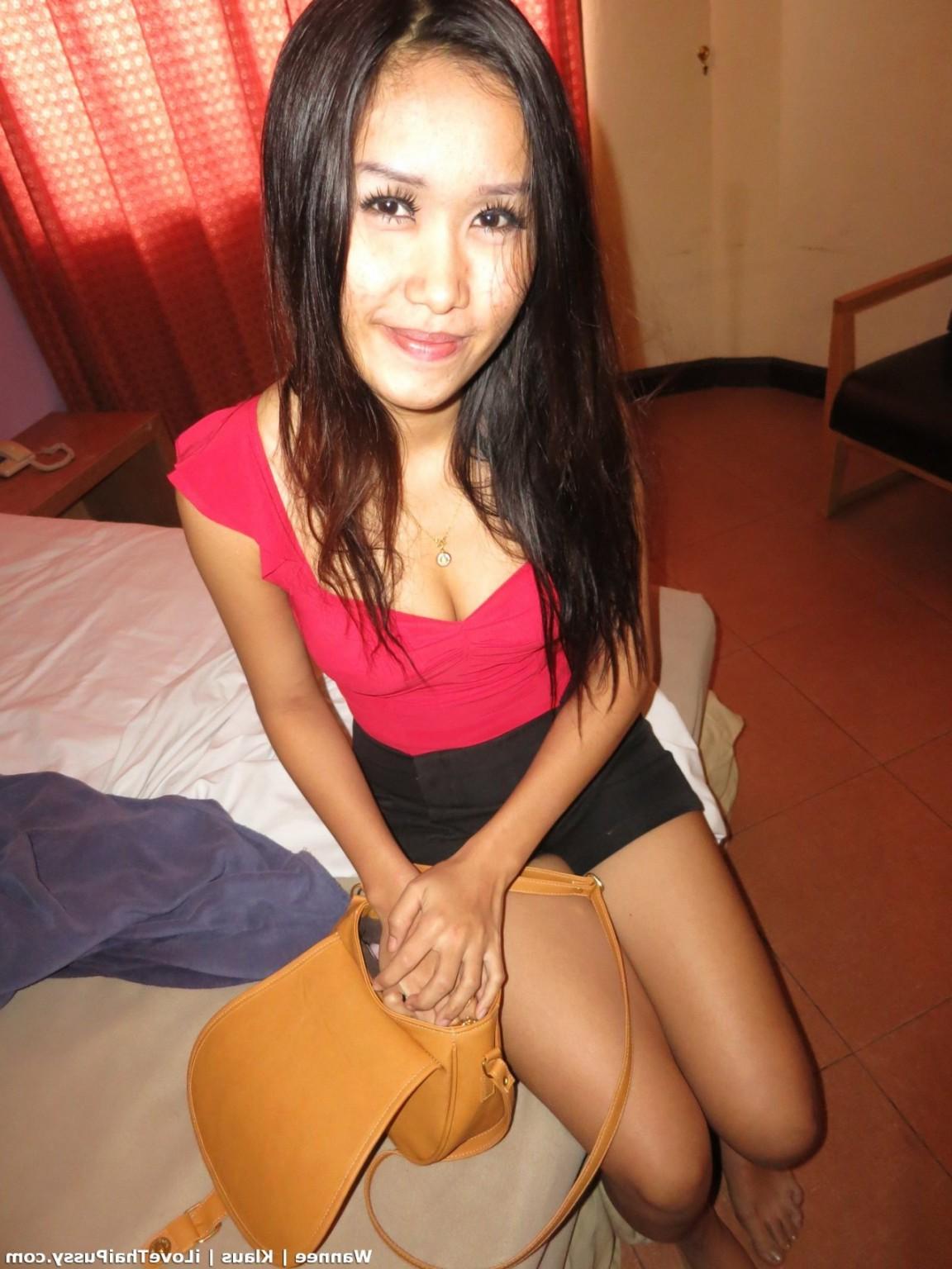 25P Hot Thai slut from Bangkok fucked bareback by sex tourist asian whore
