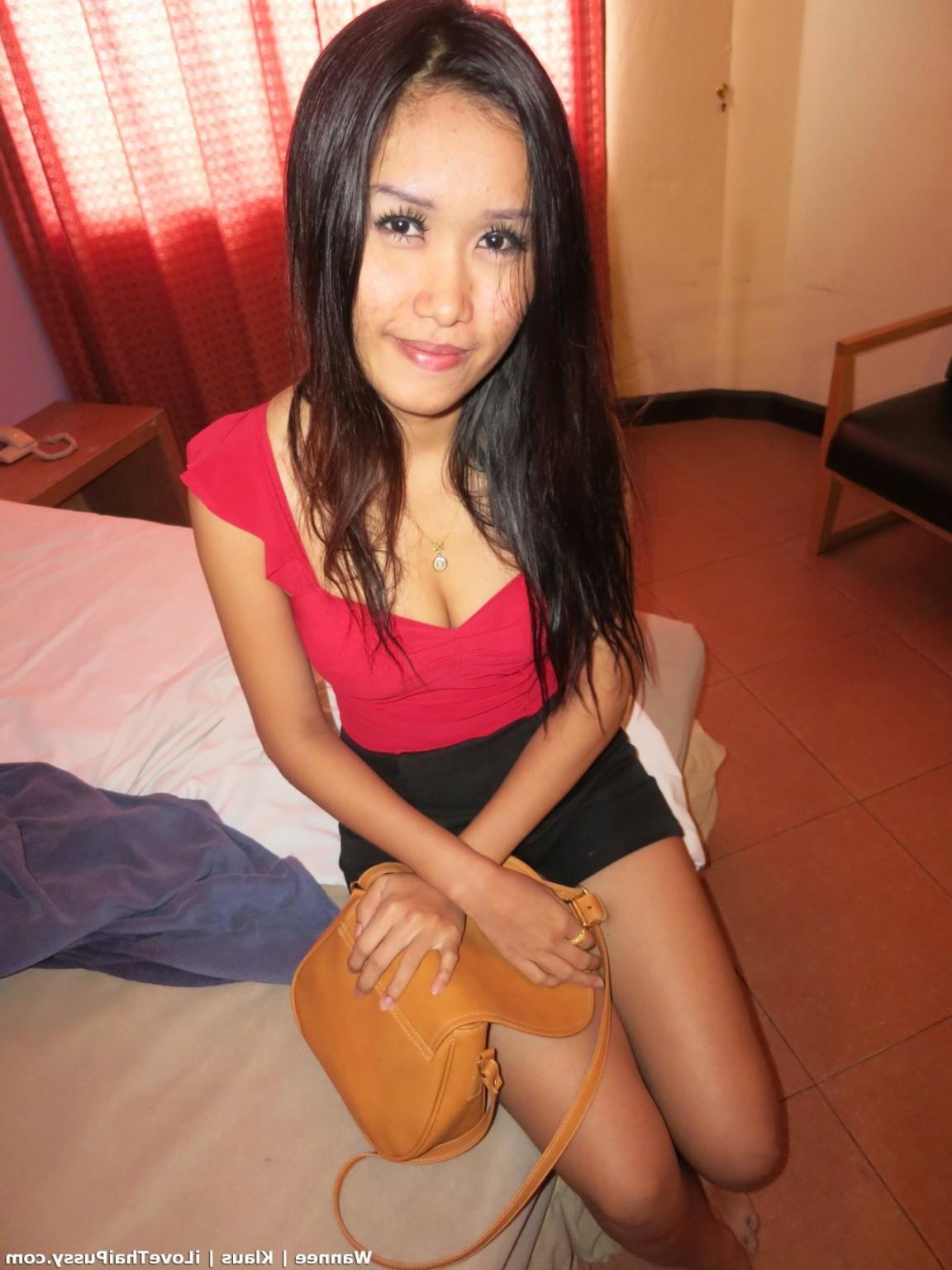 25P Hot Thai slut from Bangkok fucked bareback by sex tourist asian whore