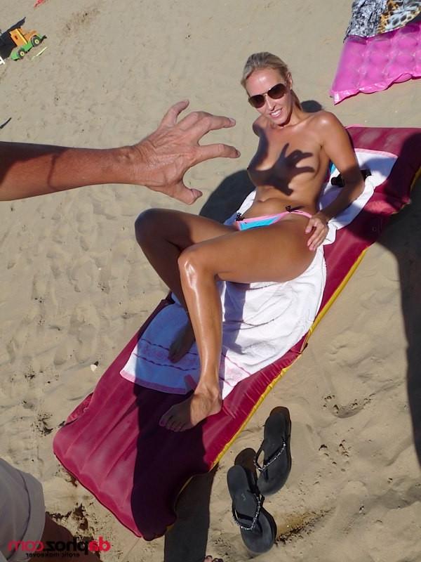 16P Kamilla Towel is a hot blond sexy woman from Czech Republic