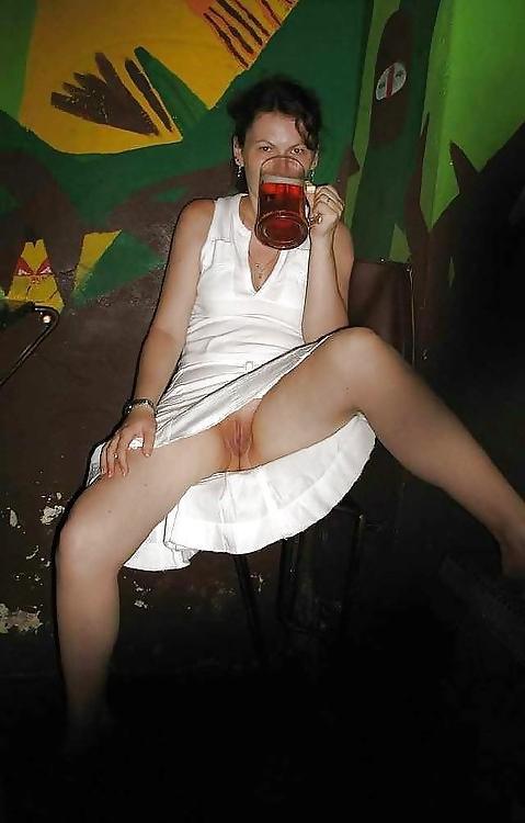 12P Upskirt no panties