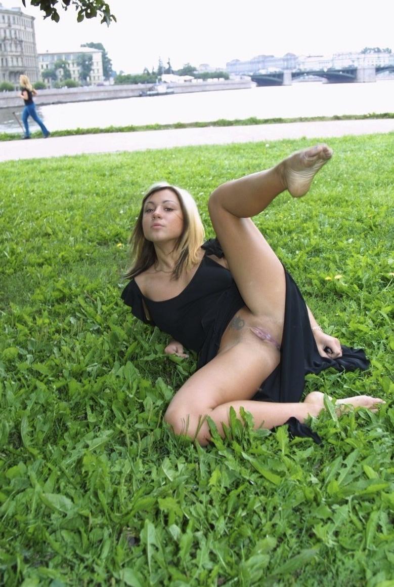 12P Upskirt with no panties