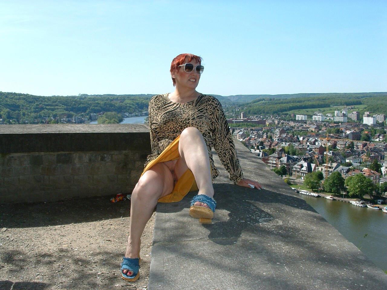 12P Upskirt pussy pictures