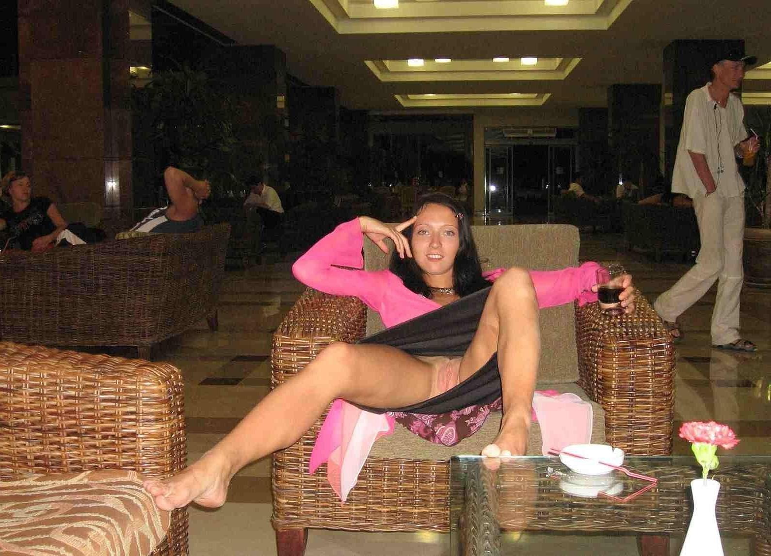 12P Upskirt pussy