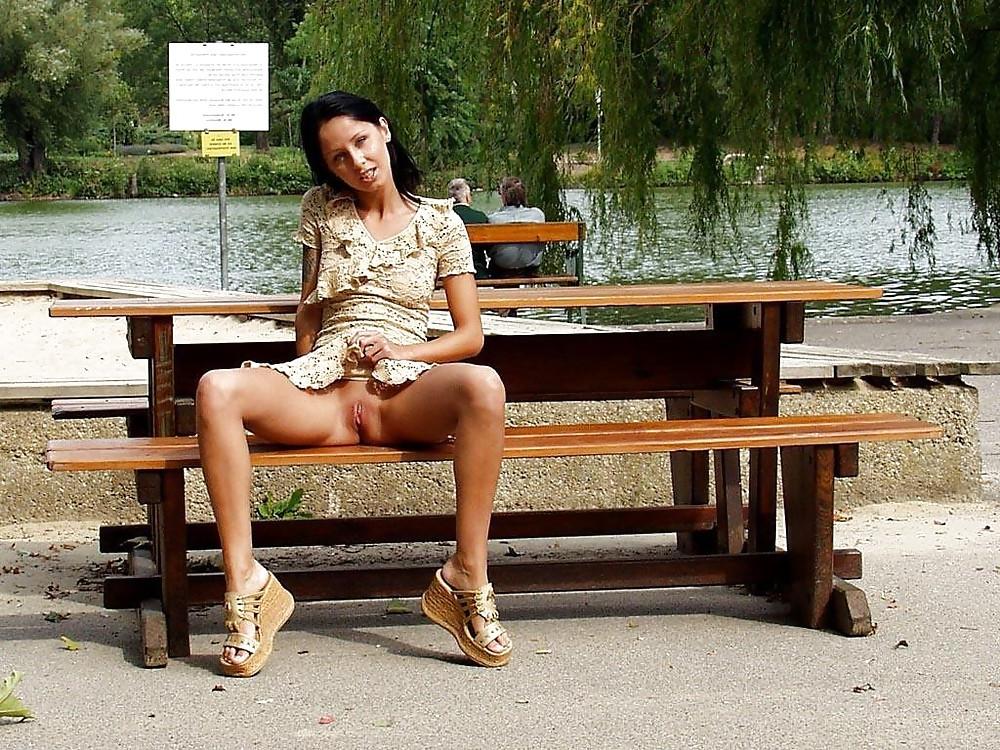 12P Pantyless upskirt voyeur