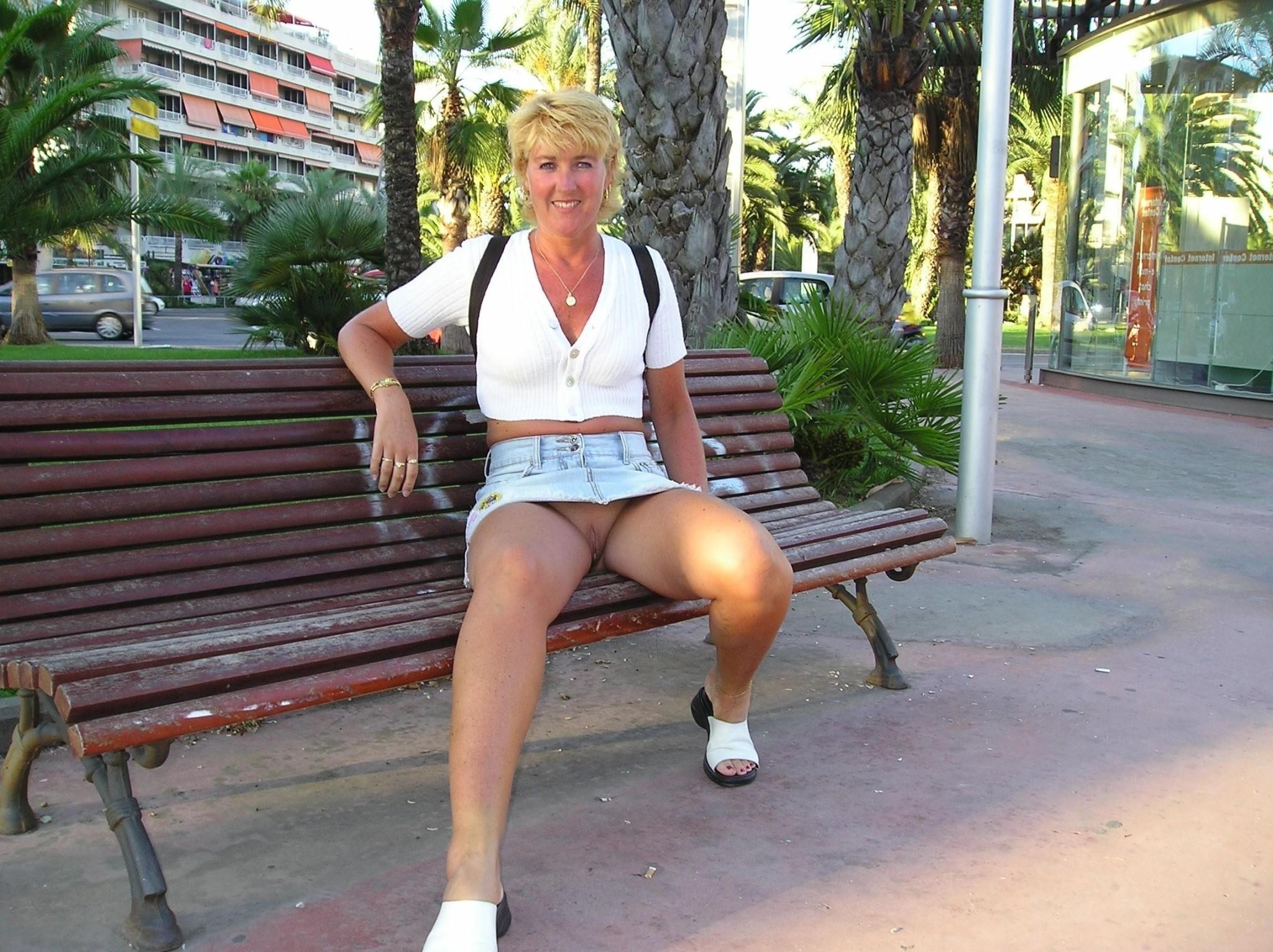 12P Upskirt pantyless