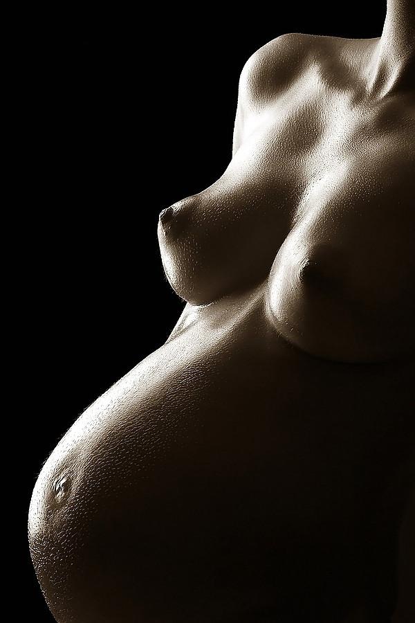 12P Amateur homemade pregnant nudity photos