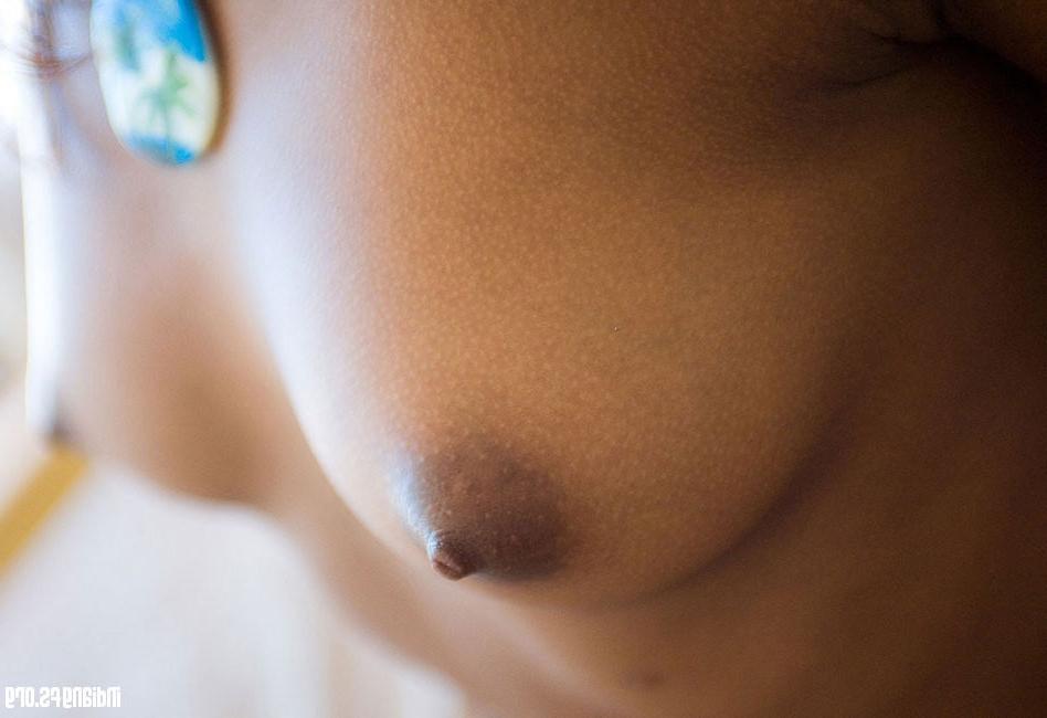 15P Indische Freundinnen posieren für die Kamera und ficken Galerie 28