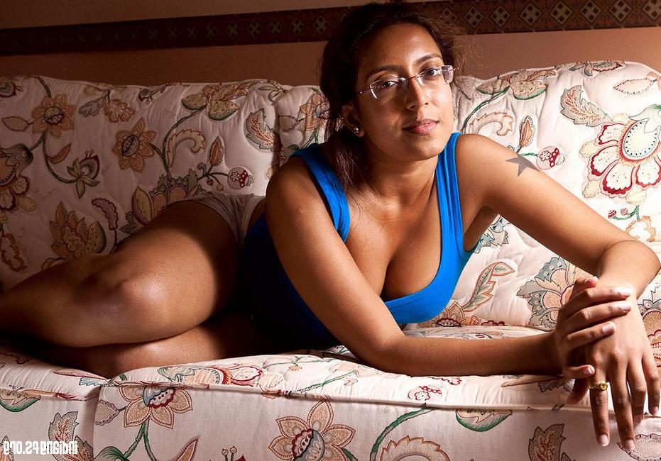 15P Indian gfs pose for the camera and fuck gallery 25