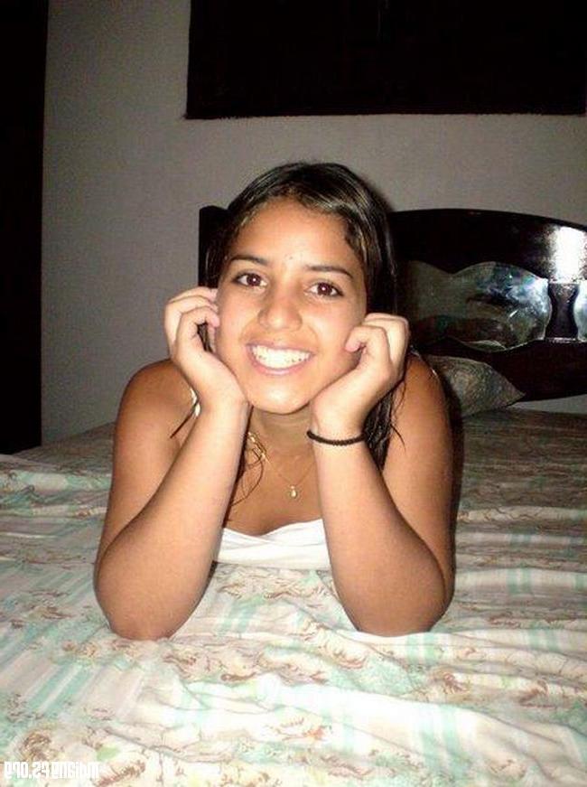 15P Indian gfs pose for the camera and fuck gallery 21