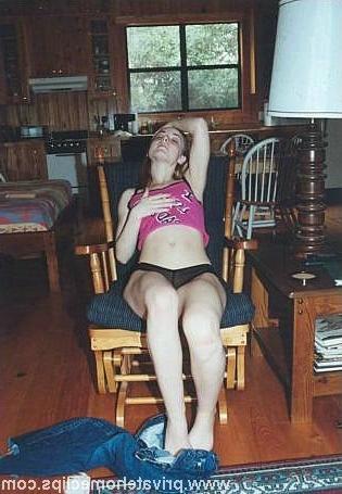 16P Amateur babes are very shy but still they pose naked