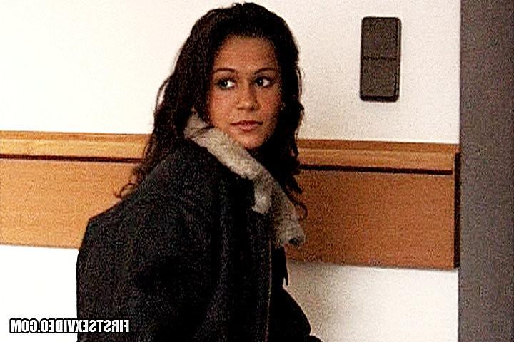 15P Porn rookie Eva Roberts gets horny on her first casting