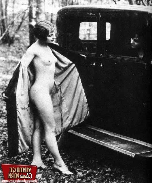 12P Several vintage car lovers showing their sexy body parts