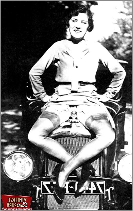 12P Several vintage car lovers showing their sexy body parts