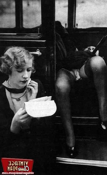 12P Several vintage car lovers showing their sexy body parts