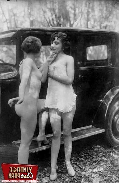 12P Several vintage car lovers showing their sexy body parts